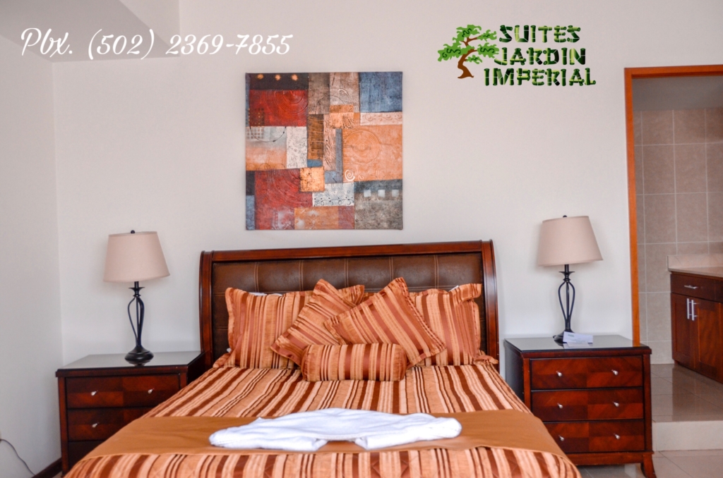 Habitación de la Jr Suite con cama queen